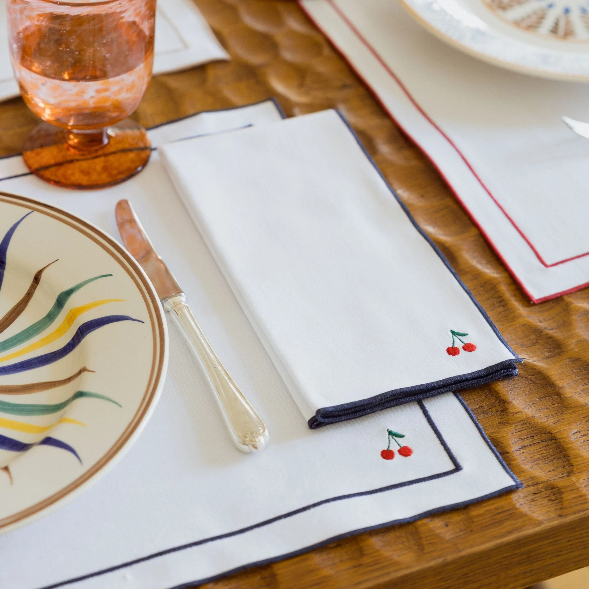 Roupa de mesa Nazaré branca, em algodão, com frutas bordadas - Image 12
