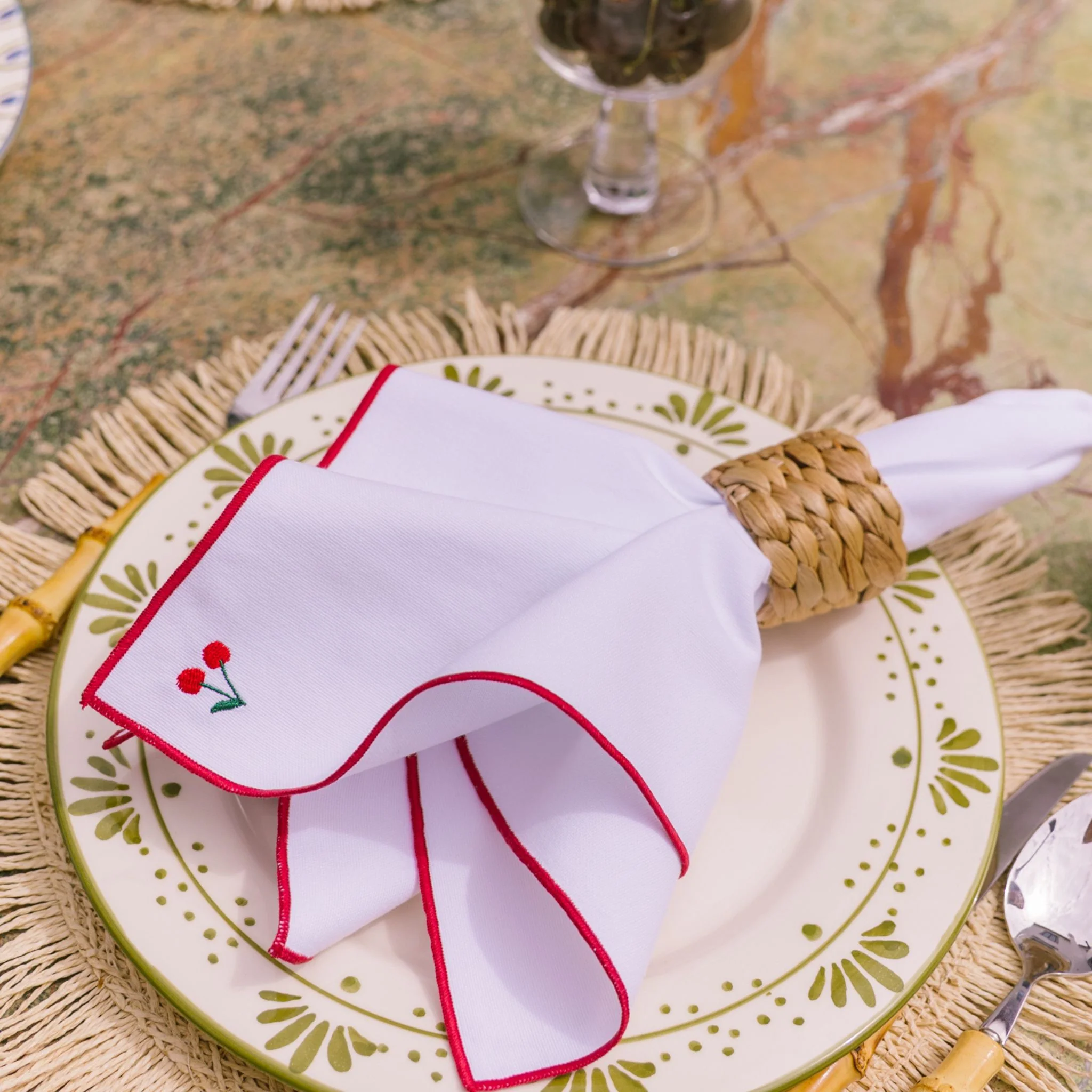 Roupa de mesa Nazaré branca, em algodão, com frutas bordadas - Image 15
