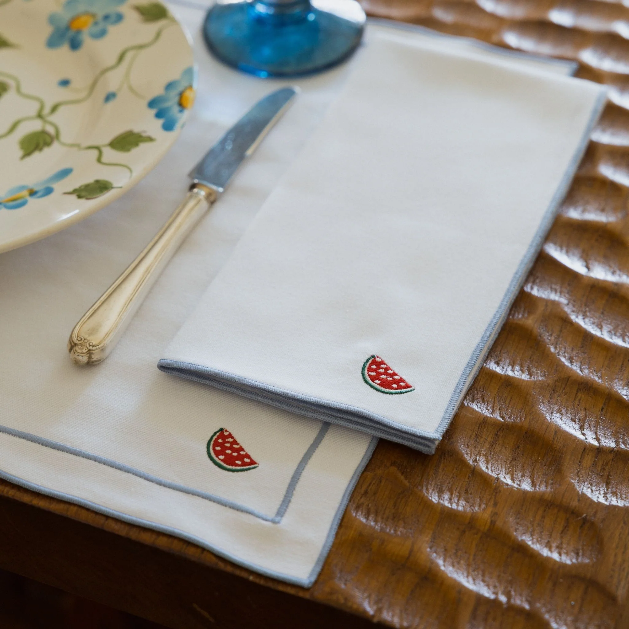 Roupa de mesa Nazaré branca, em algodão, com frutas bordadas - Image 6