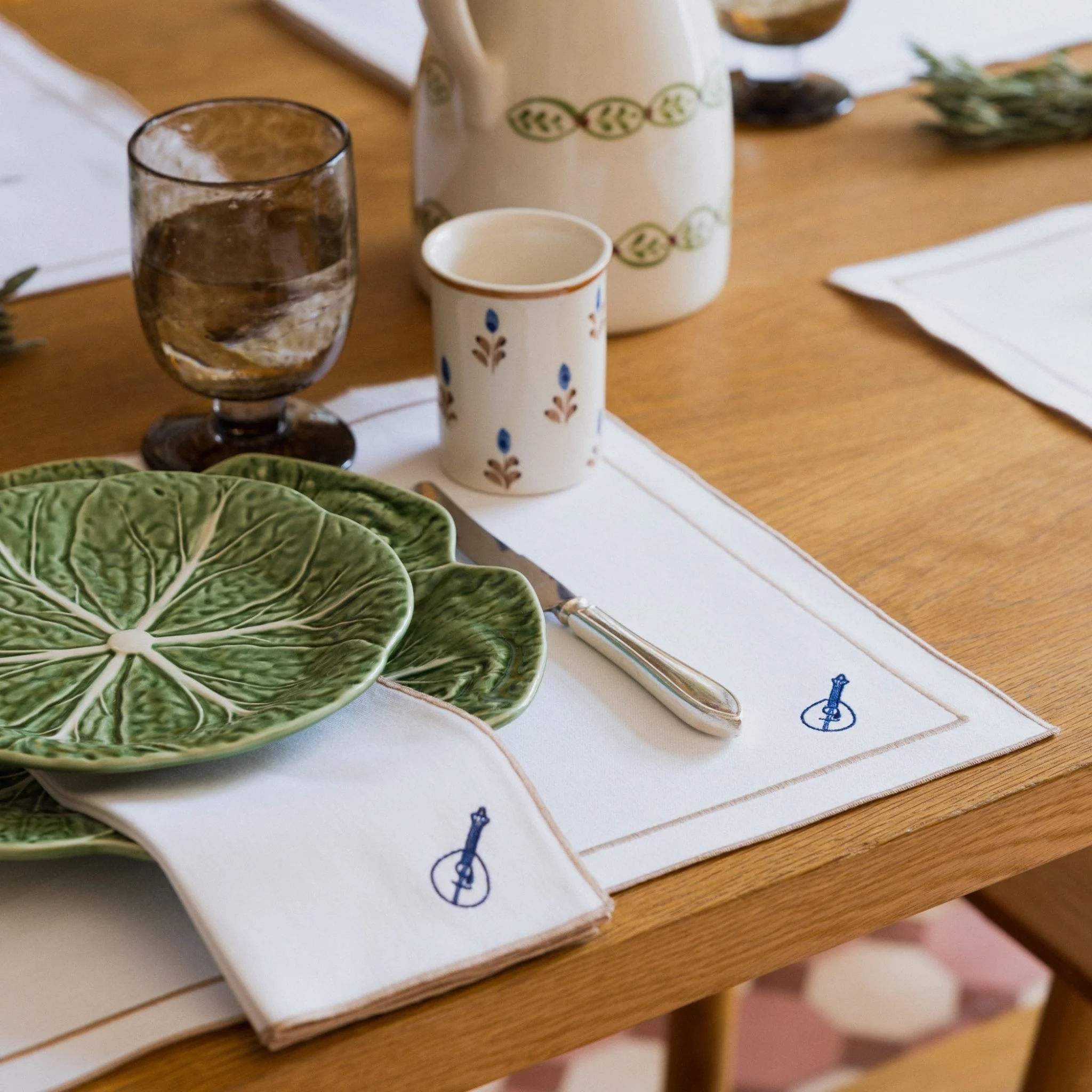 Roupa de mesa Nazaré branca, em algodão, com motivos inspirados em Portugal bordados - Image 5