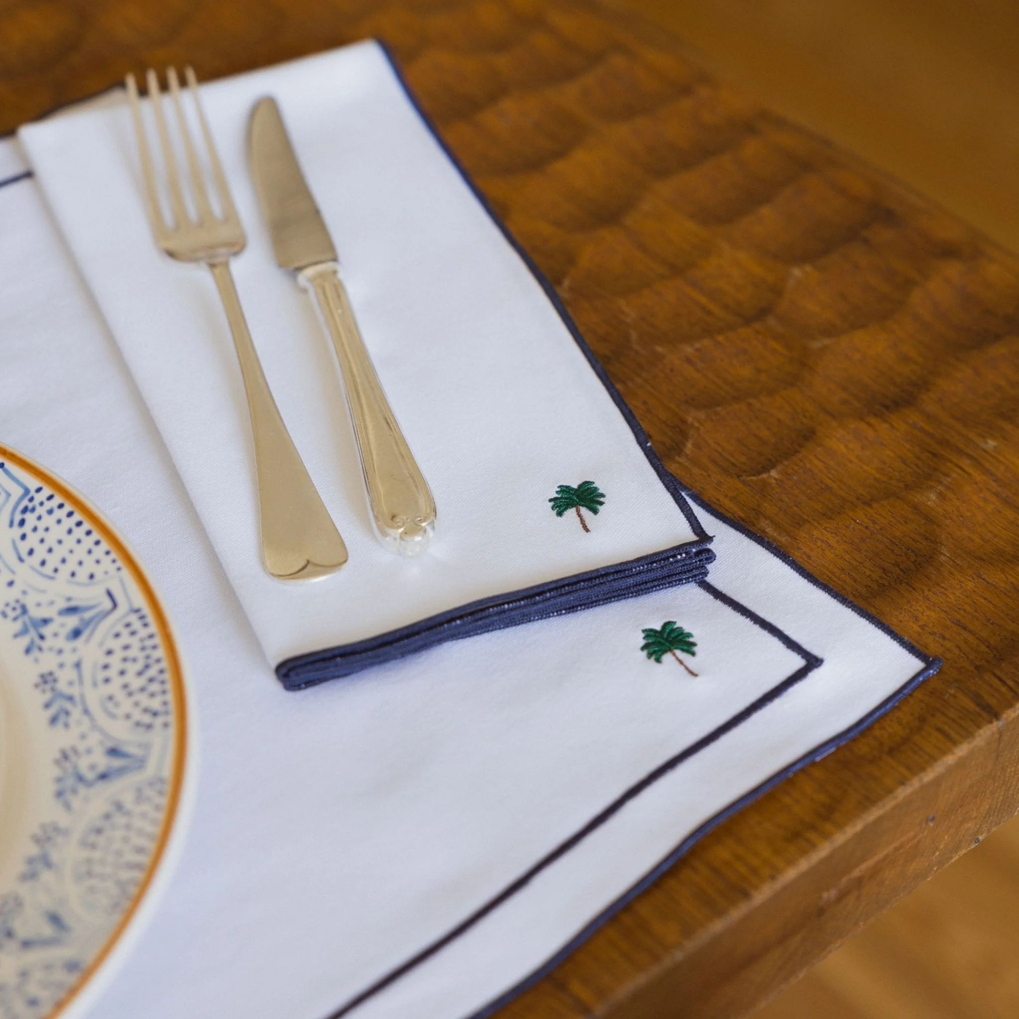 Roupa de mesa Nazaré branca, em algodão, com motivos de verão bordados - Image 3